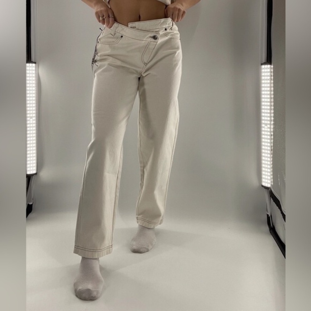 Future Collective Ivory Asymmetrical Waist Tapered Leg Jeans Women’s Size 0 25